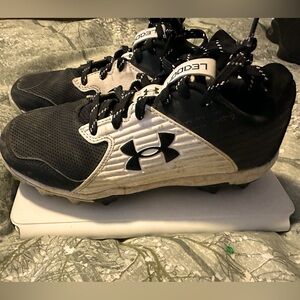 Under Armour Black and White Baseball Cleats.Size 4Y.